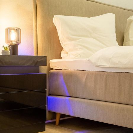 Massagesessel, King-Sized Bed, Billardtisch, 2 Couches Apartment Berlin Exterior foto