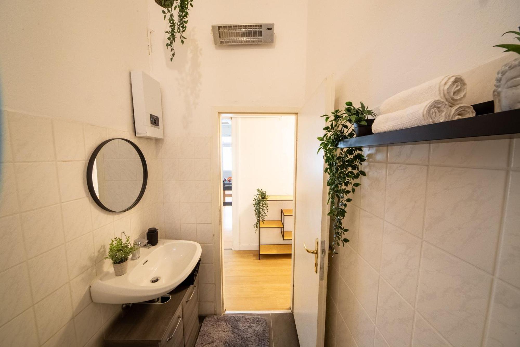 Massagesessel, King-Sized Bed, Billardtisch, 2 Couches Apartment Berlin Exterior foto
