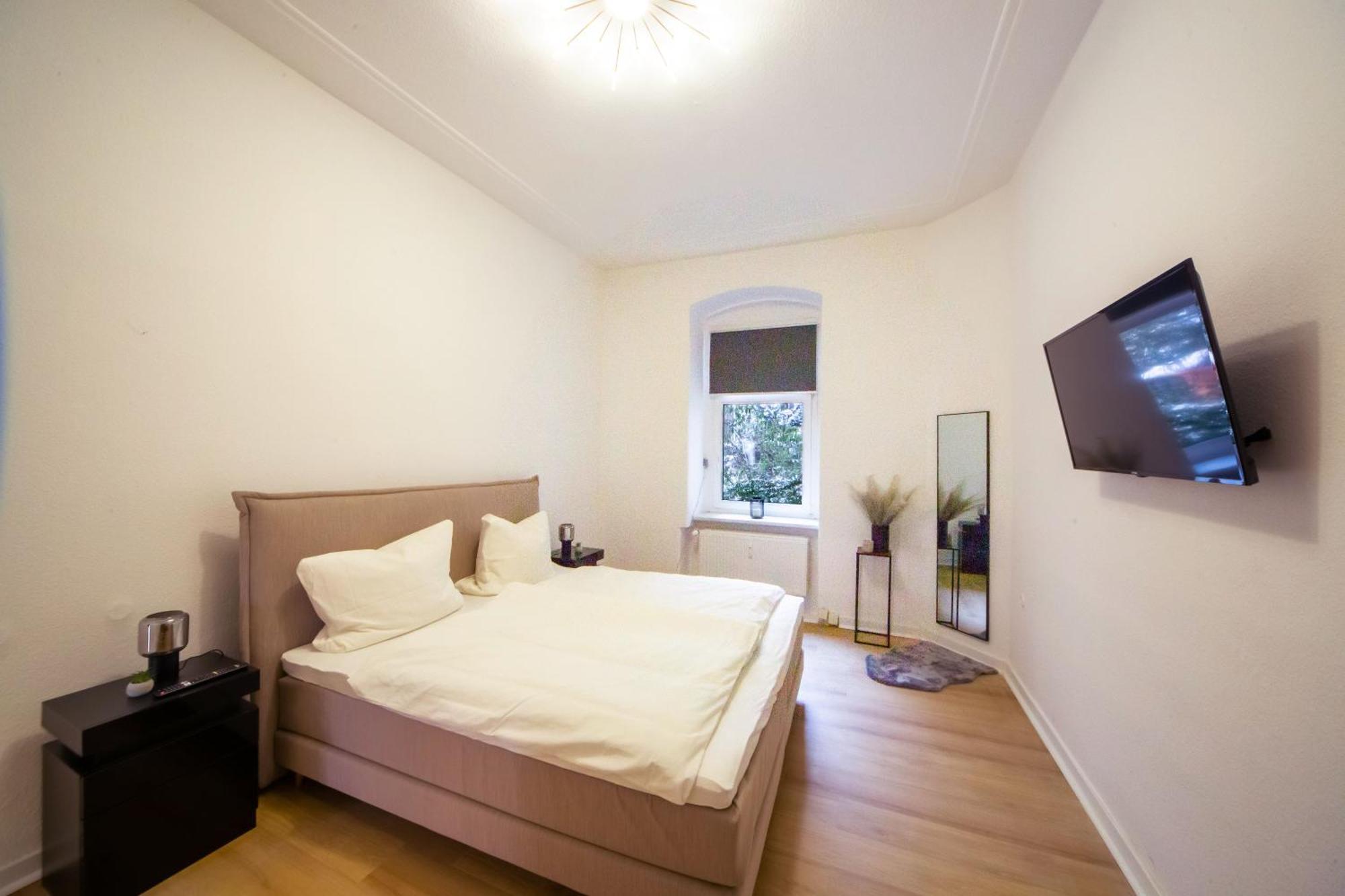 Massagesessel, King-Sized Bed, Billardtisch, 2 Couches Apartment Berlin Exterior foto